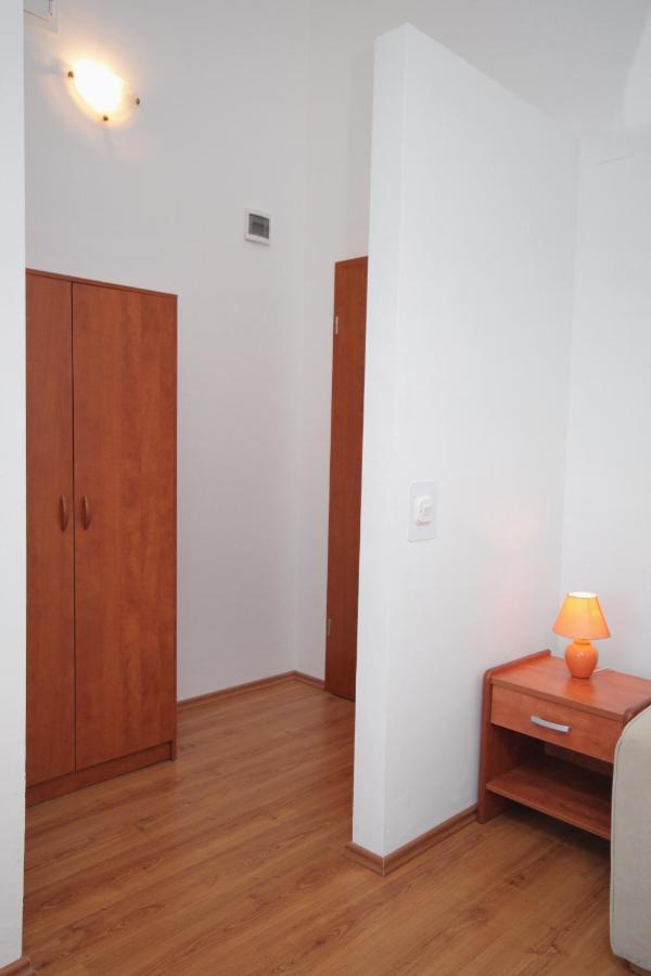 Apartments And Rooms With Parking Space Njivice, Krk - 5458 Exterior photo
