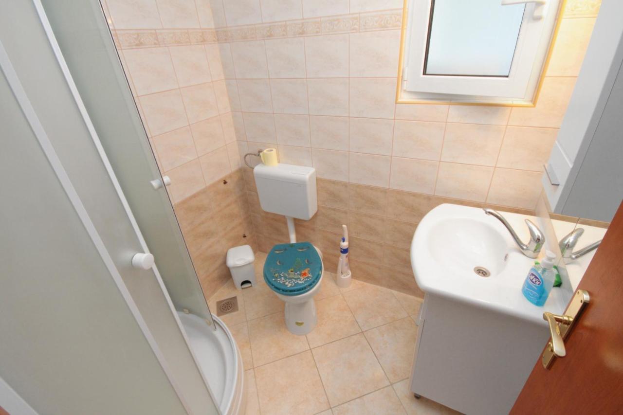Apartments And Rooms With Parking Space Njivice, Krk - 5458 Exterior photo