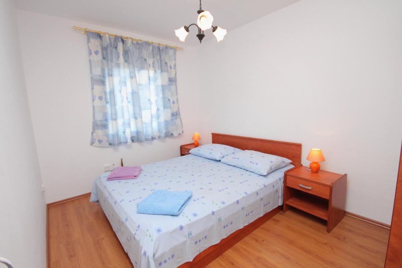 Apartments And Rooms With Parking Space Njivice, Krk - 5458 Exterior photo