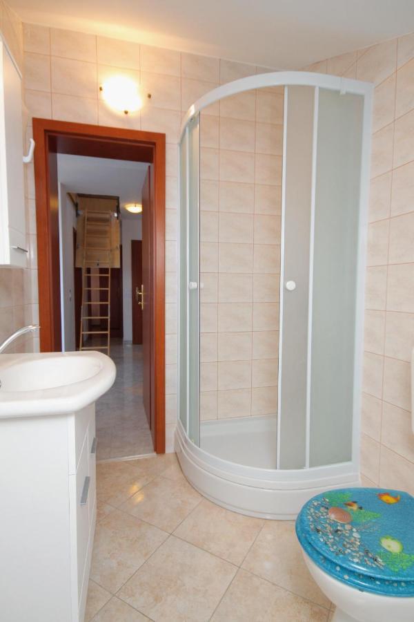 Apartments And Rooms With Parking Space Njivice, Krk - 5458 Exterior photo