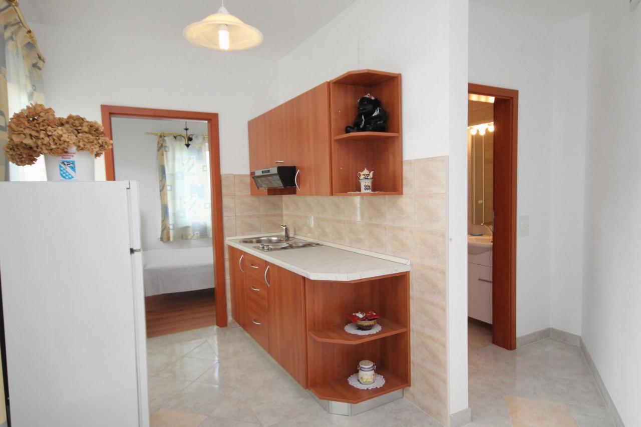 Apartments And Rooms With Parking Space Njivice, Krk - 5458 Exterior photo