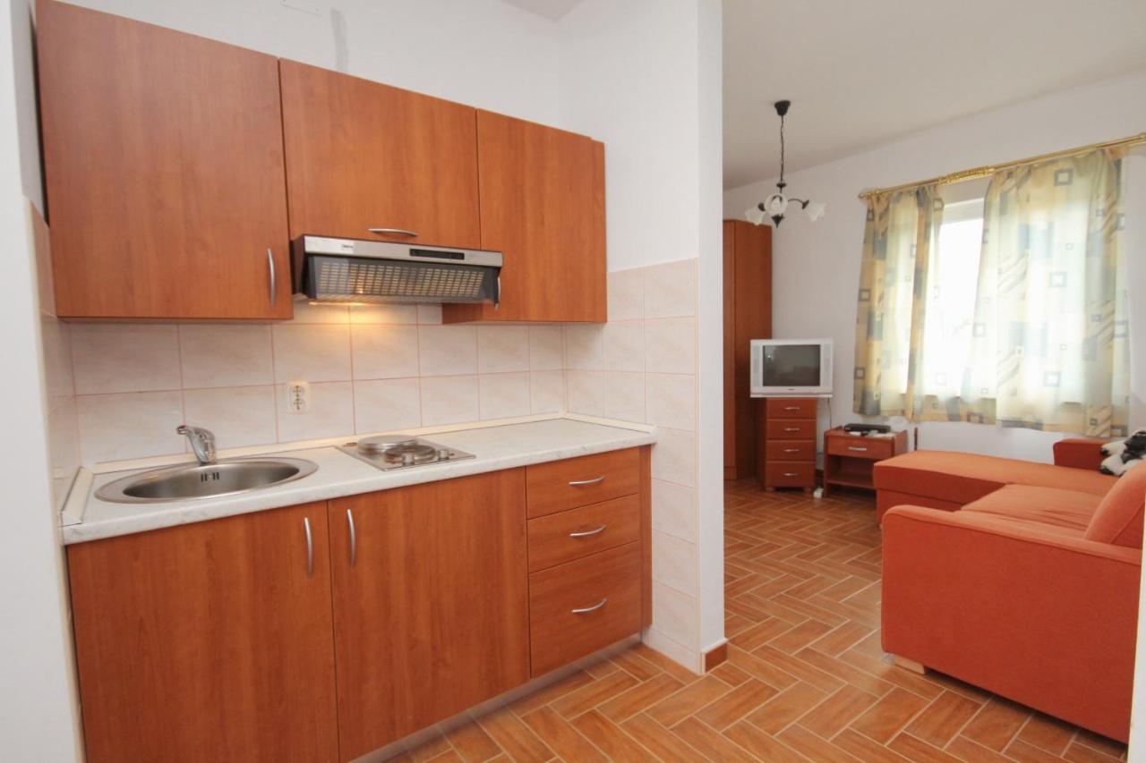 Apartments And Rooms With Parking Space Njivice, Krk - 5458 Exterior photo