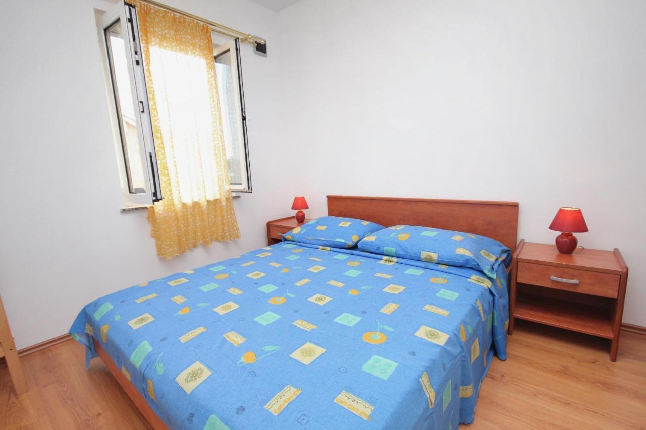 Apartments And Rooms With Parking Space Njivice, Krk - 5458 Exterior photo