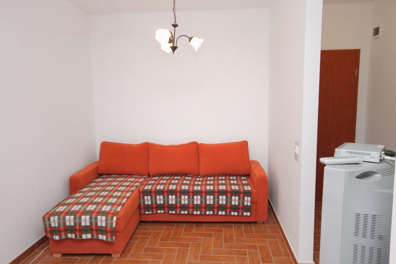 Apartments And Rooms With Parking Space Njivice, Krk - 5458 Exterior photo