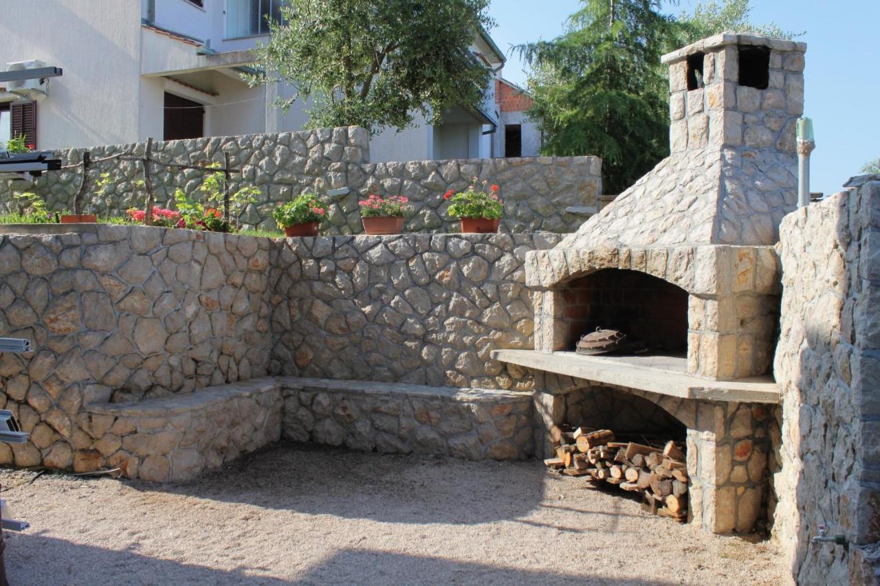 Apartments And Rooms With Parking Space Njivice, Krk - 5458 Exterior photo