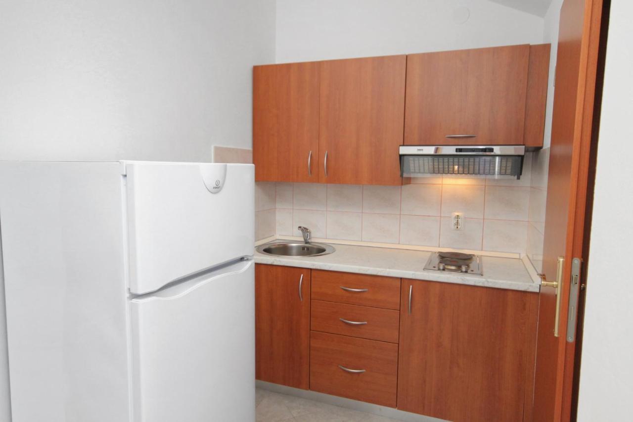 Apartments And Rooms With Parking Space Njivice, Krk - 5458 Exterior photo