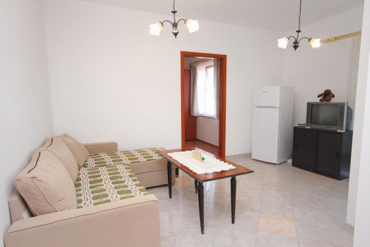 Apartments And Rooms With Parking Space Njivice, Krk - 5458 Exterior photo