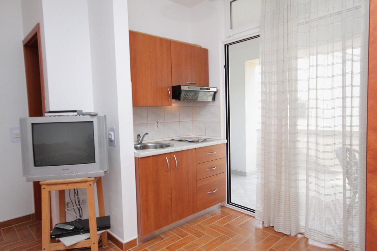 Apartments And Rooms With Parking Space Njivice, Krk - 5458 Exterior photo